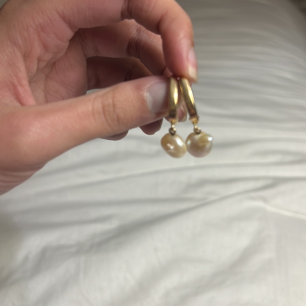 14k earring - Picture 2 of 2